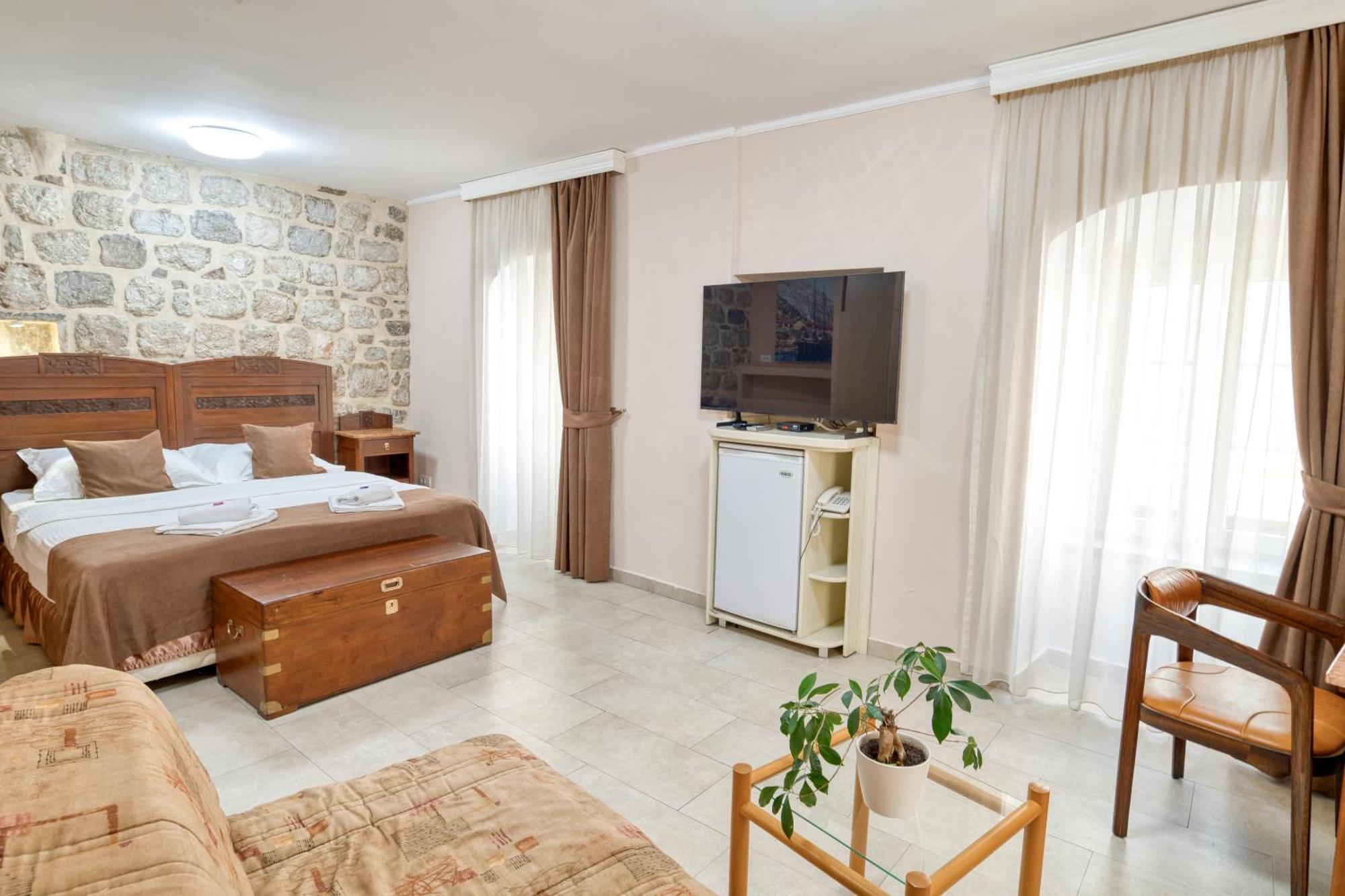 Hotel Rendez Vous Kotor Exteriör bild